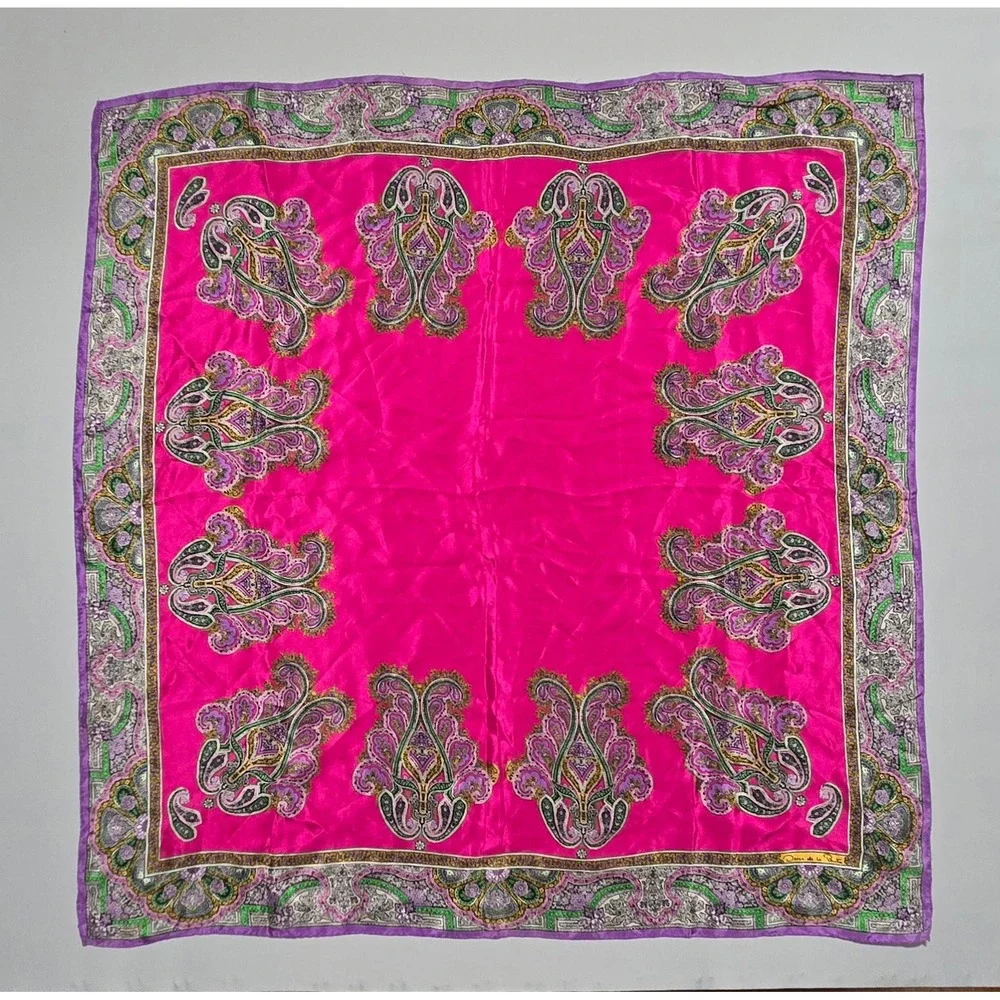 Oscar de la Renta Scarf Women Pink‎ Purple Paisley Square Statement Silk Logo